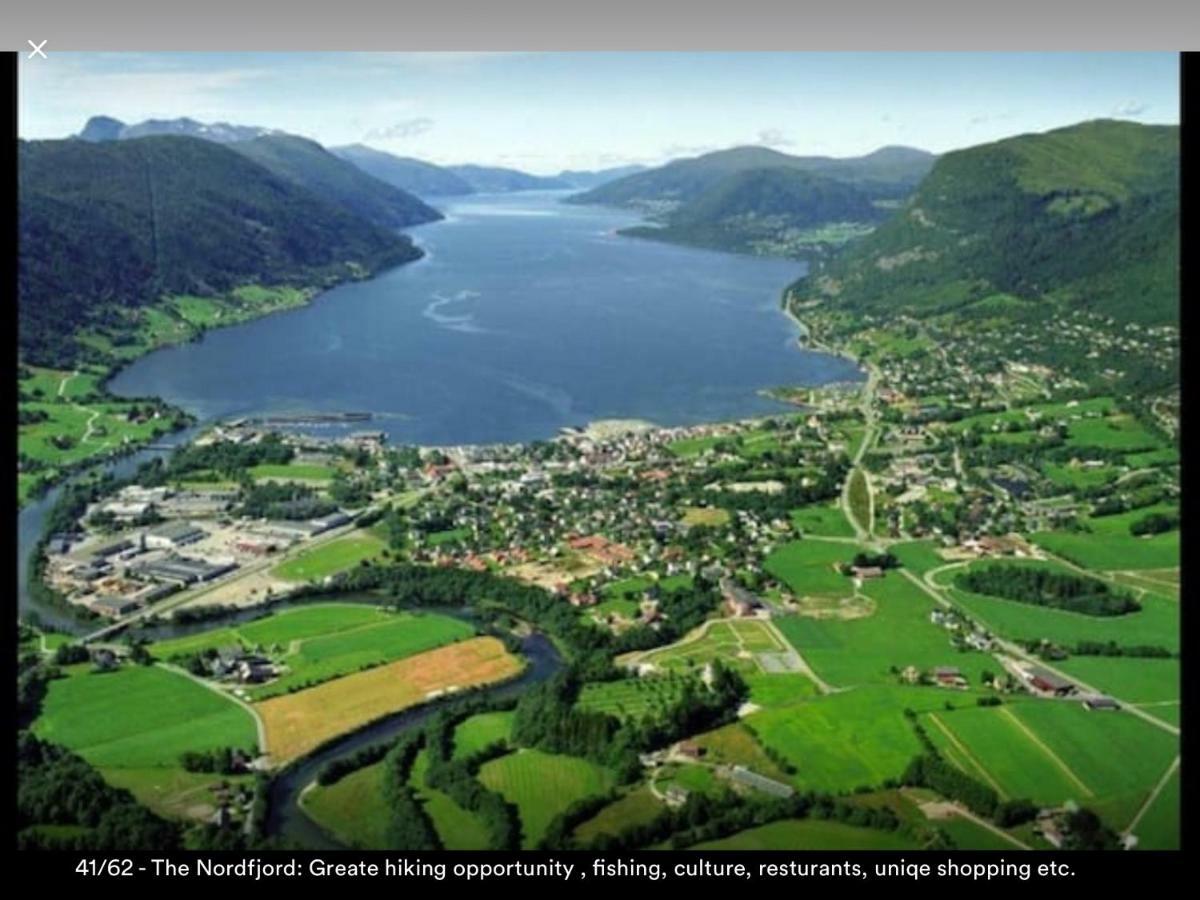 Koselig Landsbyhus I Nordfjord Nordfjordeid Kültér fotó