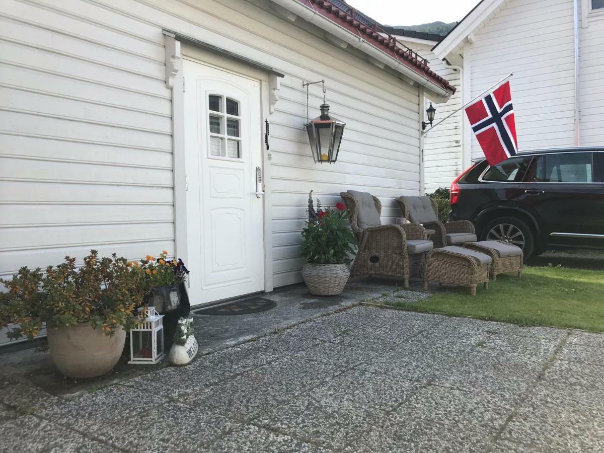 Koselig Landsbyhus I Nordfjord Nordfjordeid Kültér fotó